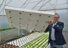 Jan Botman (Botman Hydroponics): “Bij telen op water moet er goed om het zuurstofniveau van het water gedacht worden en ook de ‘flow’ moet goed zijn. Als dat goed zit, krijg je mooie, gezonde witte wortels.”